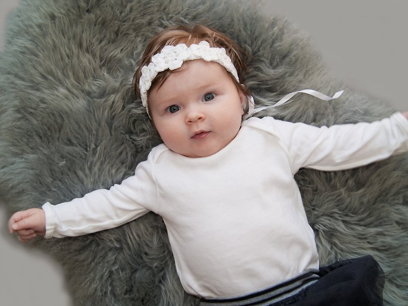 Baby Christening Headband - White Flower Headband - Baptism Headband - Baby Photo Prop - Flower Girl Crochet Flower Crown - Baby Girl Gift - 圍兜/口水巾 - 其他材質 白色