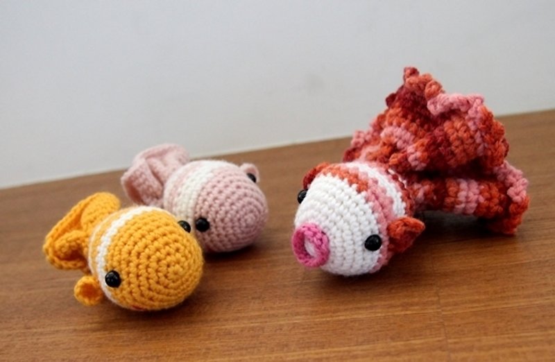 Amigurumi crochet doll: Clownfish, pink, yellow, red - ของเล่นเด็ก - วัสดุอื่นๆ หลากหลายสี