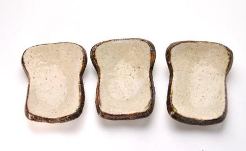 Small dish shaped bread. - Pottery & Ceramics - Pottery White