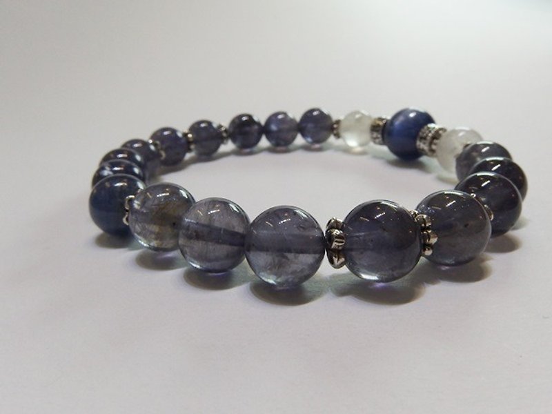 Blue Clear Sky - Natural Cordierite + Kyanite + Blue Moonstone 925 sterling silver bracelet Hong Kong Design - สร้อยข้อมือ - เครื่องเพชรพลอย 