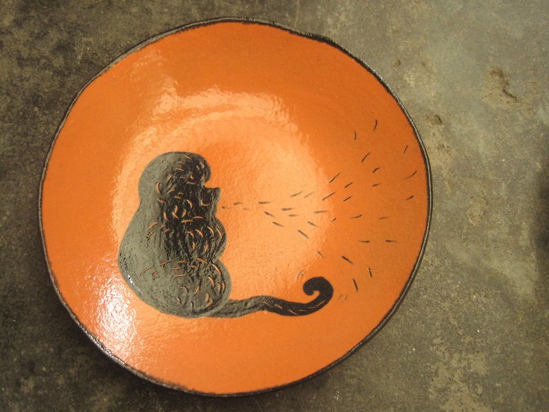 DoDo Handmade Whispers. Animal Silhouette Series-Monkey Medium Plate (Orange) - จานและถาด - ดินเผา สีส้ม