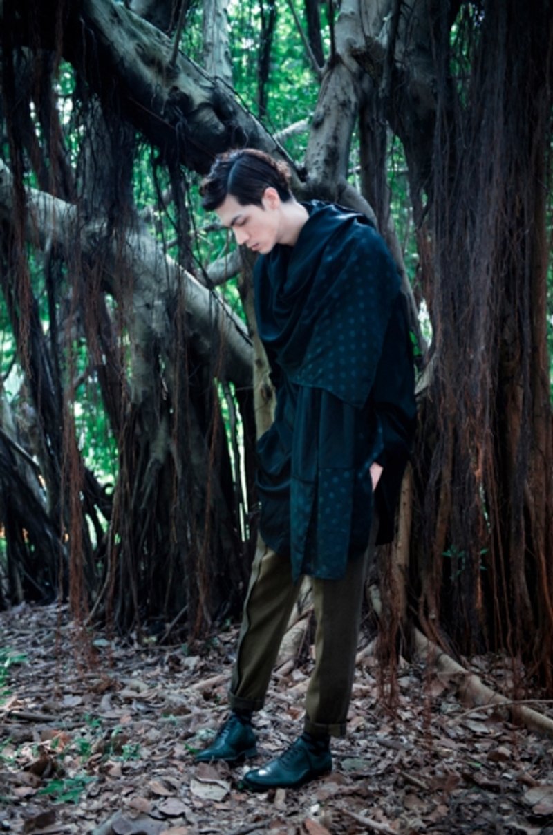 Envol Avec Ning plant irregular black shirt - เสื้อเชิ้ตผู้หญิง - วัสดุอื่นๆ สีดำ