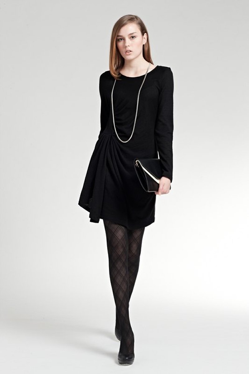 不對稱垂墜百褶針織洋裝 Pleated Wool Dress - ワンピース - その他の素材 ブラック