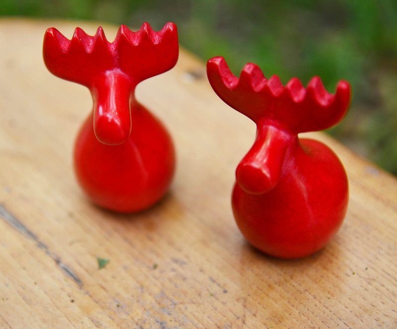 Soap stone animal paperweight red _ _ _ small elk fair trade - ของวางตกแต่ง - วัสดุอื่นๆ สีแดง