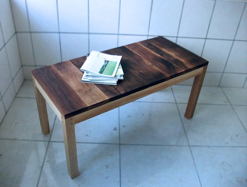 wooden coffee table - เฟอร์นิเจอร์อื่น ๆ - ไม้ สีนำ้ตาล