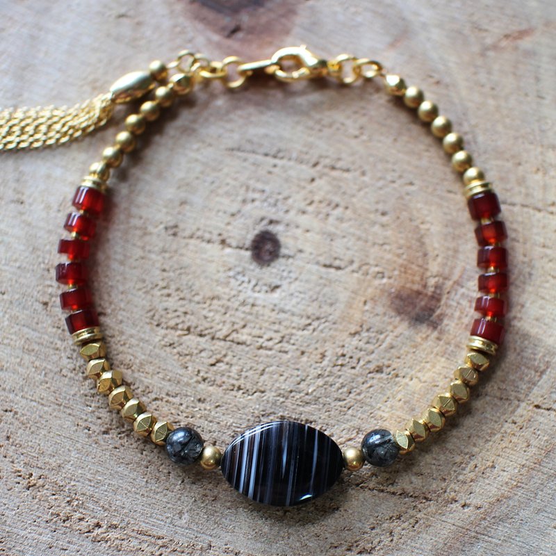 Muse natural wind series NO.82 black brass carnelian red black onyx bracelet - สร้อยข้อมือ - วัสดุอื่นๆ สีแดง