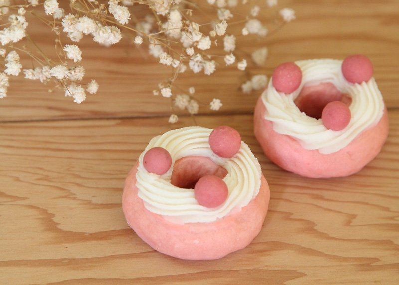 Strawberry cream donut handmade soap - ครีมอาบน้ำ - พืช/ดอกไม้ สึชมพู