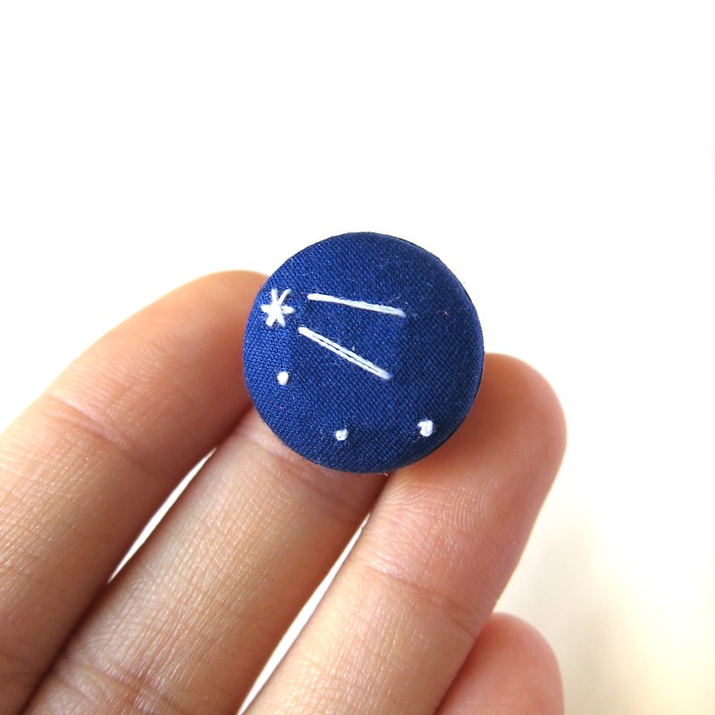 Cloth embroidery brooch pin meteor paragraph - เข็มกลัด - งานปัก สีน้ำเงิน