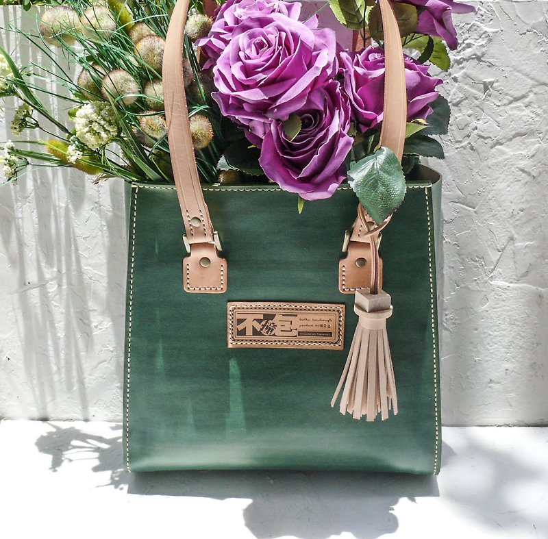 Non-crash bag vegetable tanned leather full leather handmade tote bag with wood tassel accessories - กระเป๋าถือ - หนังแท้ สีเหลือง