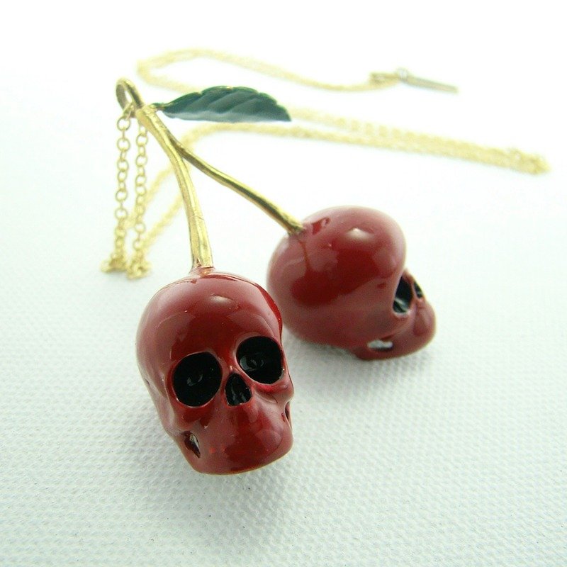 Cherry skull Pendant in brass with enamel color ,Rocker jewelry ,Skull jewelry,Biker jewelry - สร้อยคอ - โลหะ 