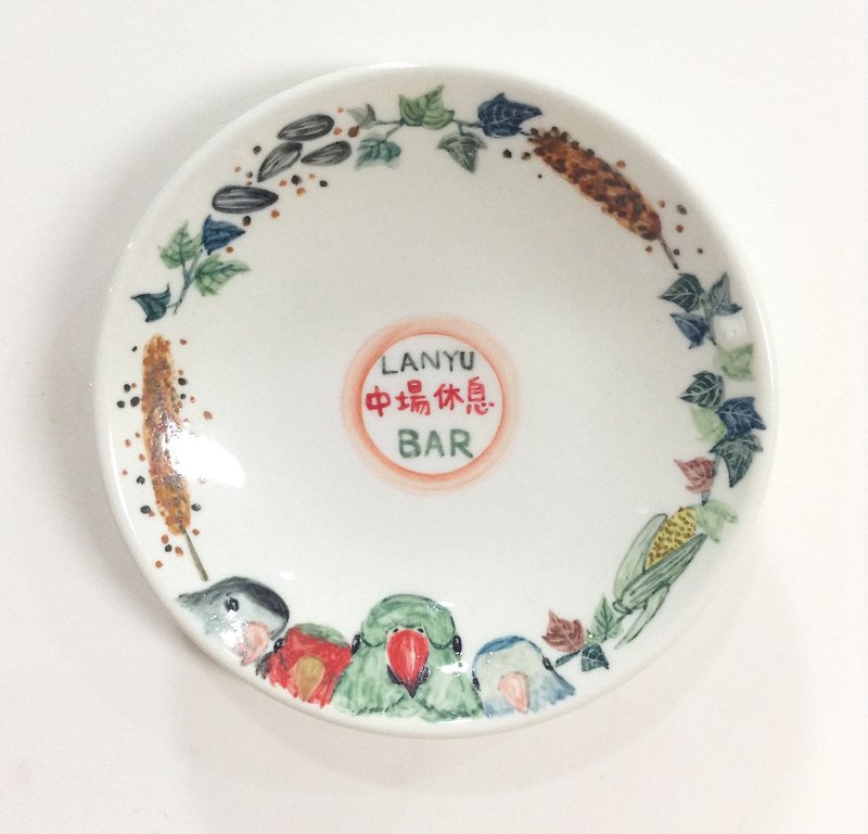 オウム4羽+餌/サツマイモの葉-【カスタマイズテキスト】オウムの手描き小皿 - 小皿 - 磁器 多色