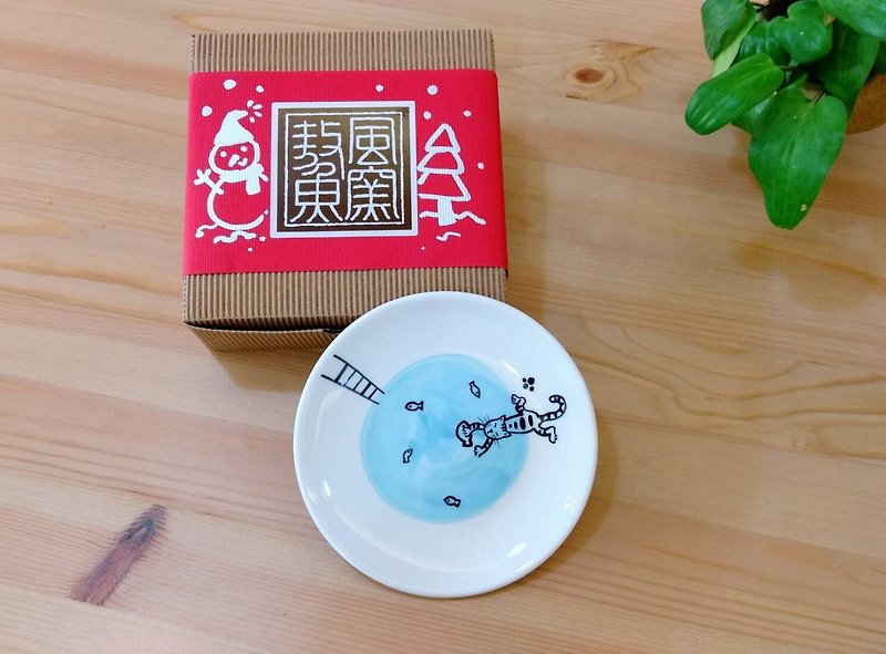 Catch fish cat ~ dessert plate (single) - Small Plates & Saucers - Porcelain Multicolor