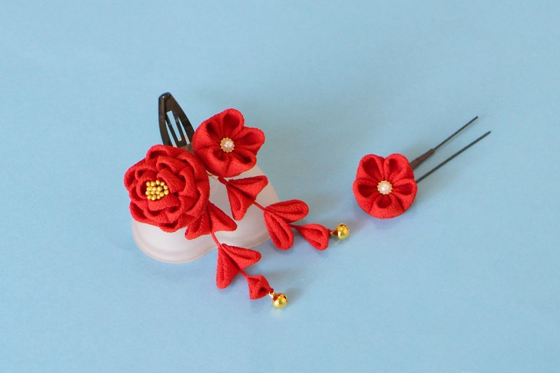 Pure silk camellia hair decoration mini red U pin flower with one wheel - เครื่องประดับผม - ผ้าไหม สีแดง