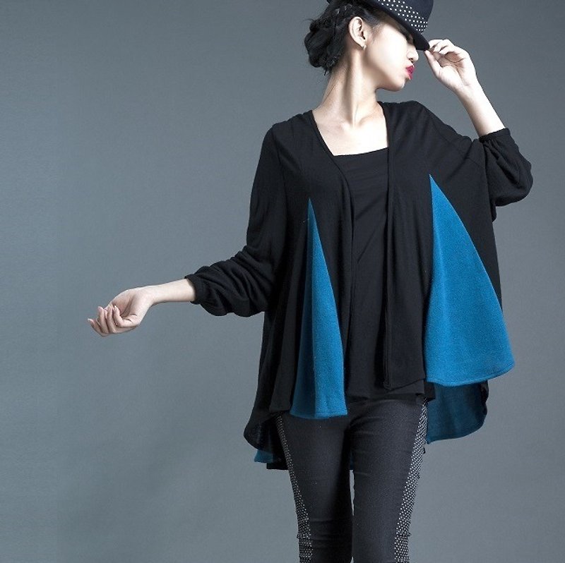 【Knitting coat】Three-dimensional Folding Coat_ Black+Blue - สเวตเตอร์ผู้หญิง - วัสดุอื่นๆ สีน้ำเงิน