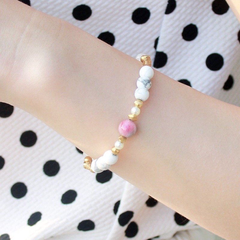 12 girls :: Aries constellation white- white turquoise / three Stone/ burst Stone/ Bronze/ bracelet custom designs - Bracelets - Gemstone White