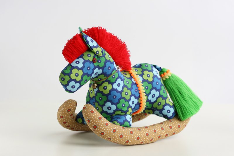 手工縫製 搖搖馬 布偶/擺飾 (藍底大花布/大紅鬃毛) --  Fabric Rocking Horse - 公仔/玩偶 - 其他材質 多色
