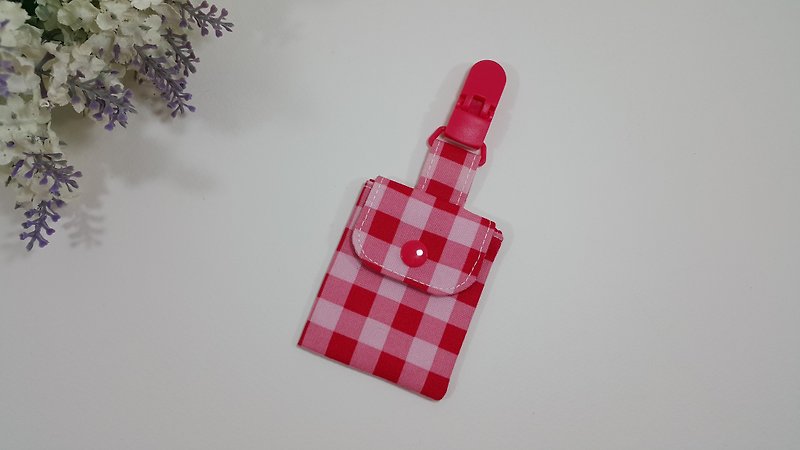 Checkered red peace symbol pocket clip - ผ้ากันเปื้อน - วัสดุอื่นๆ สีแดง