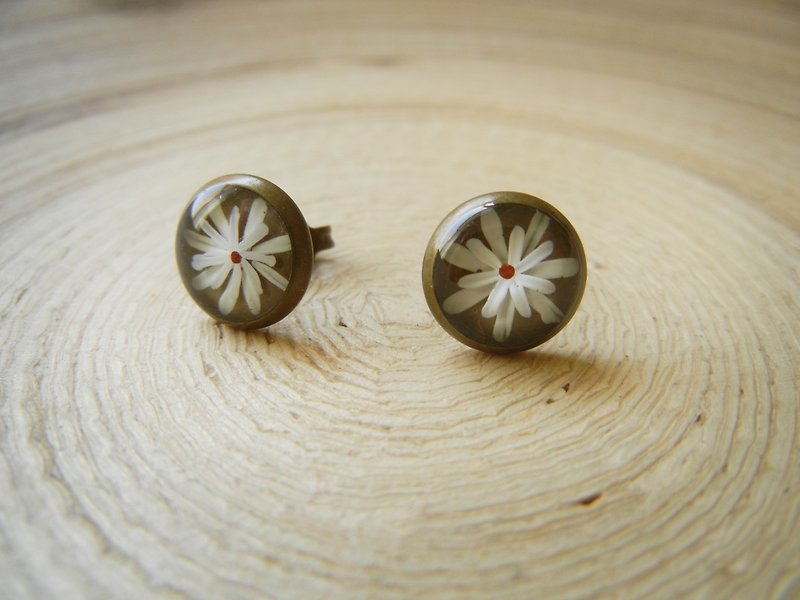 *coucoubird*gradation flower earrings - Earrings & Clip-ons - Other Metals Khaki
