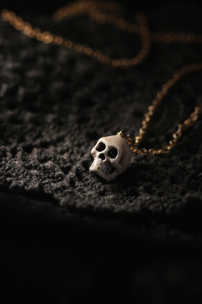 สร้อยคอ Small Human Skull Necklace - Painted Version by Defy. - สร้อยคอ - โลหะ 