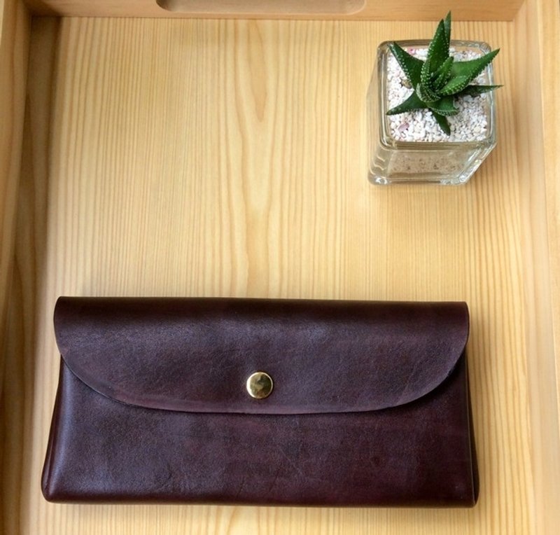 Umber simple hand-dyed leather clutch - อื่นๆ - หนังแท้ สีนำ้ตาล