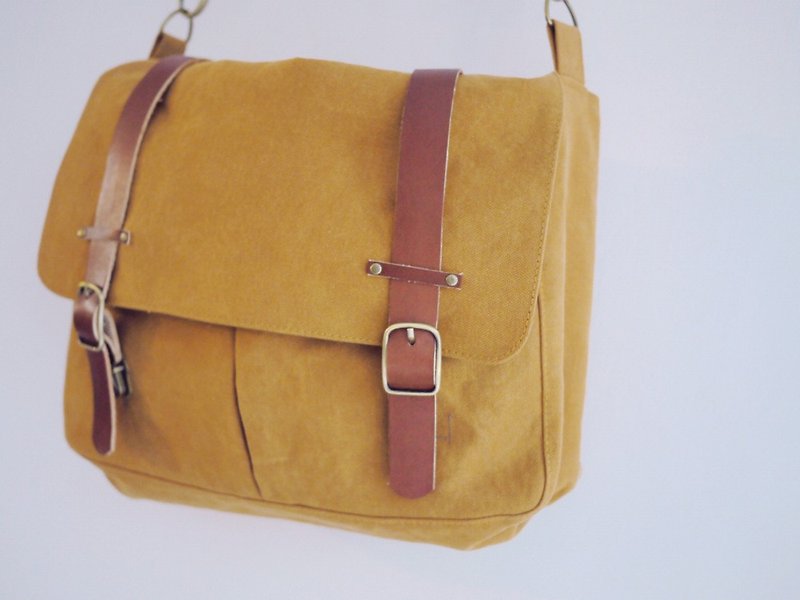 British school bag <washed paraffin canvas section> - Messenger Bags & Sling Bags - Other Materials Brown
