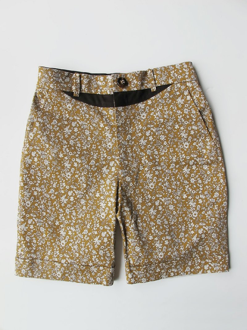 Machismo-smiling line splicing small floral shorts - กางเกงขายาว - วัสดุอื่นๆ สีทอง