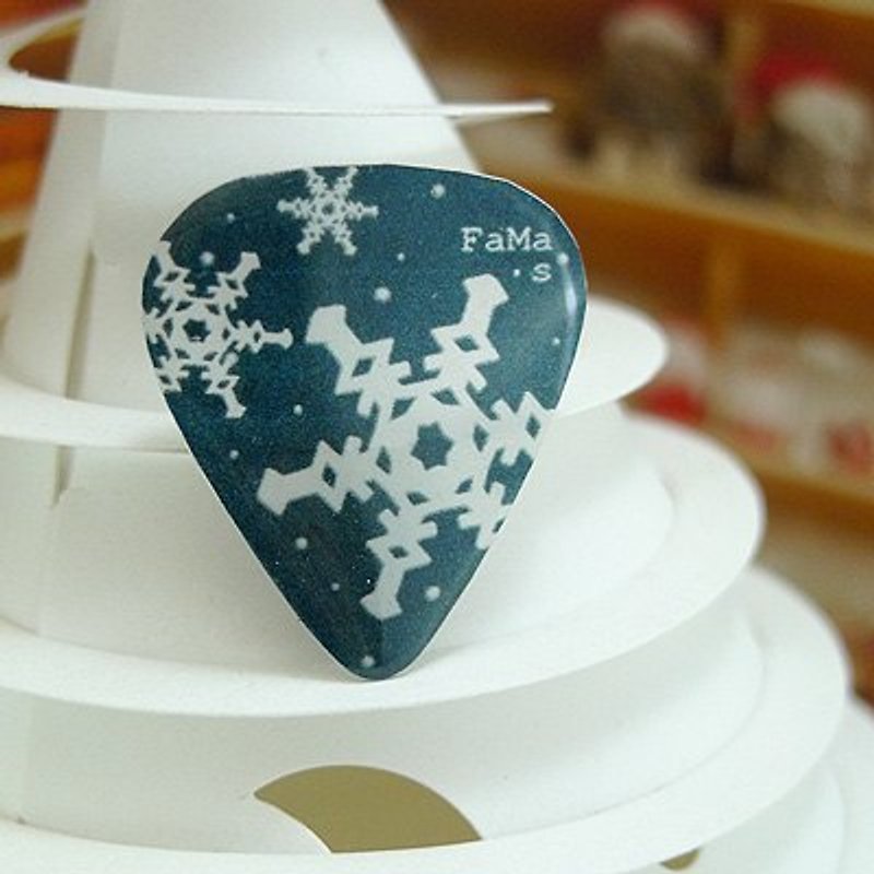 ✴✴2012聖誕節✴✴FaMa‧s Pick吉他彈片-飄飄啊雪花 - สร้อยคอ - พลาสติก สีน้ำเงิน