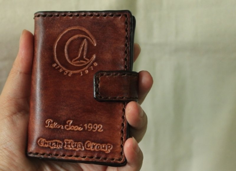 Exclusive customized personal coke brown pure leather business card holder (customized lover, birthday gift) - ที่ตั้งบัตร - หนังแท้ สีนำ้ตาล