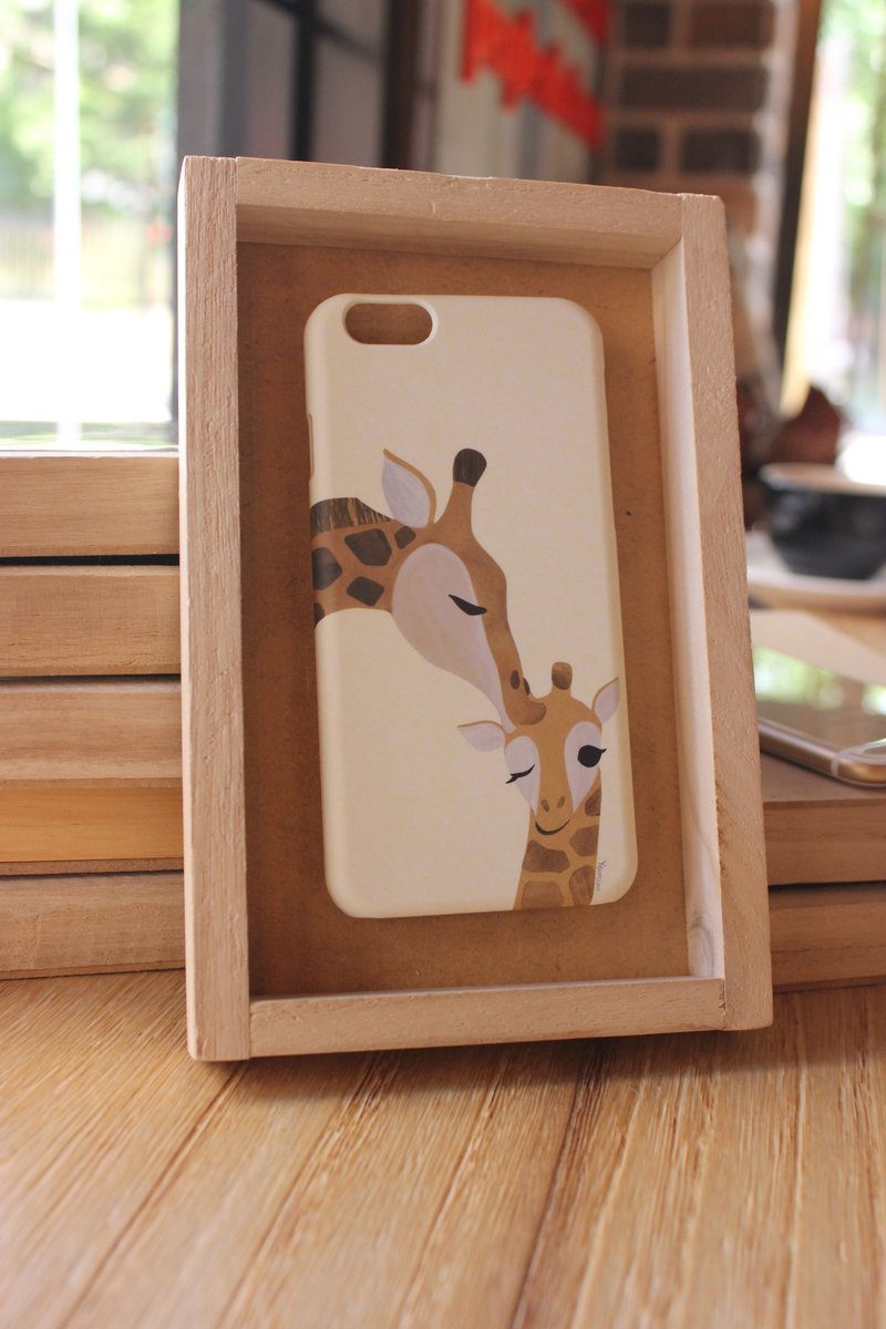 韓國製 彩繪風 頂級抗磨烤漆 手機保護殼 【療癒小物 /親親小寶貝－親子長頸鹿】韓國設計館 可客製型號 iPhone: i6s / i6s plus+ / i6 / i6 plus /i5/ Samsung三星: S6 Edge + plus/S6 / S6 Edge / S5 /Note5/ Note4 / Note3 // LG : G4/ G3 / G Pro2 / G Pro - 手機殼/手機套 - 其他材質 