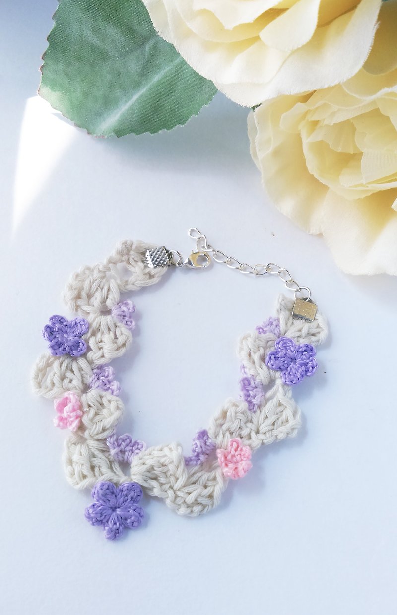 Crochet flower color flower bracelet on waves - สร้อยข้อมือ - วัสดุอื่นๆ สีม่วง