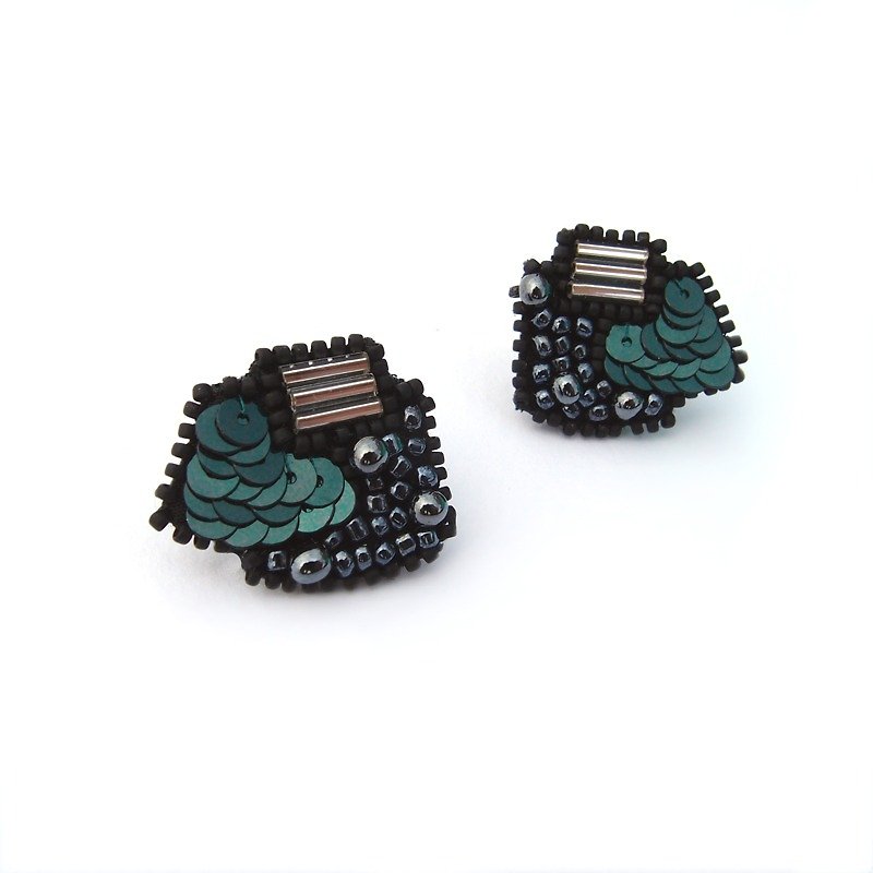 Geometric Circular Sector Embroidery Earrings / Green Black - ต่างหู - งานปัก สีเขียว