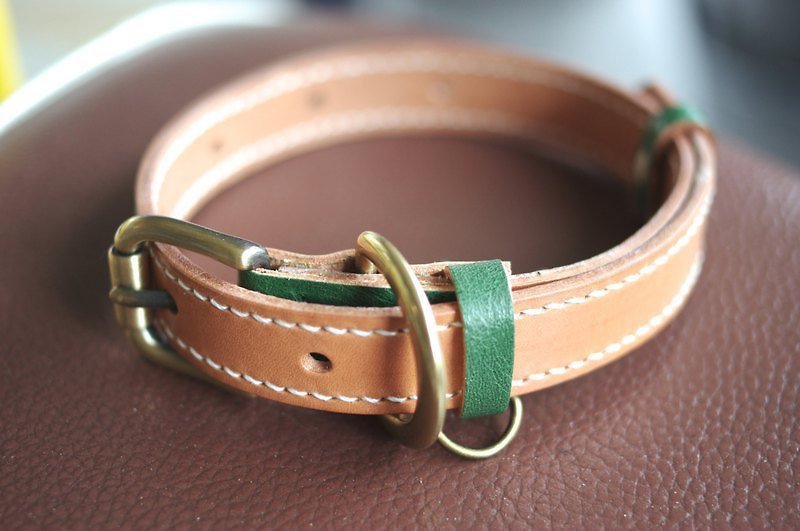 Hand-sewn leather pet collar (original skin color decorative line classic) neck circumference 28 ~ 42cm width of about 2 ~ 2.5cm wide - Collars & Leashes - Genuine Leather Brown