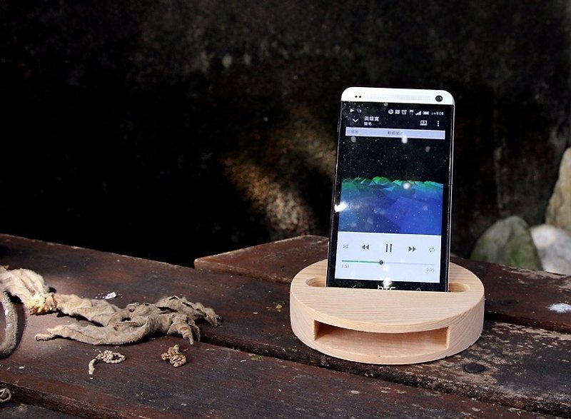 【Taiwanese Cypress】 Cell Phone Sound Amplifier x Round Coaster - Phone Stands & Dust Plugs - Wood Gold