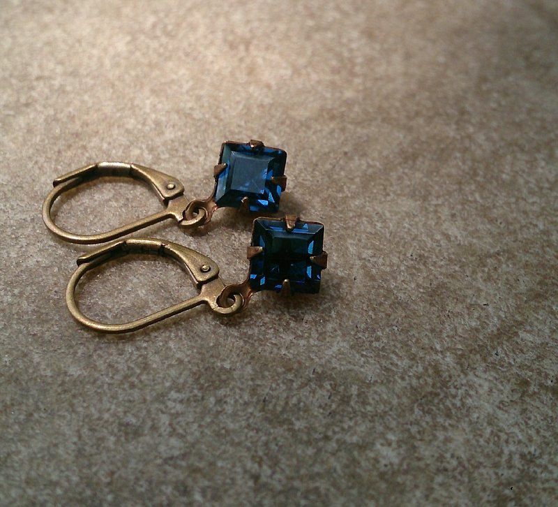 深藍復古菱形玻璃耳環 - 耳環/耳夾 - 寶石 藍色
