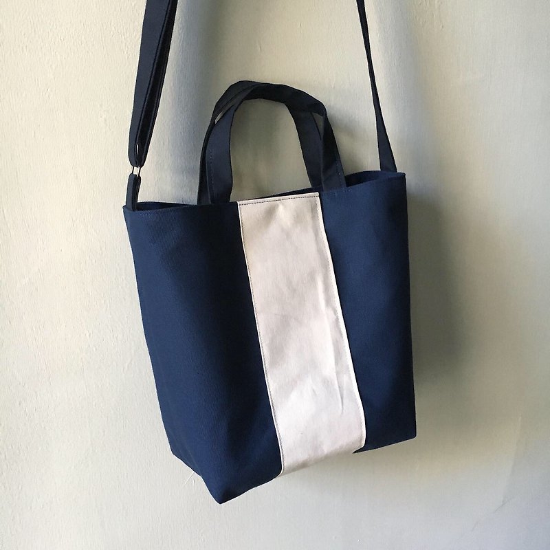 Straight shoulder bag ・ Navy blue white - กระเป๋าแมสเซนเจอร์ - ผ้าฝ้าย/ผ้าลินิน สีน้ำเงิน