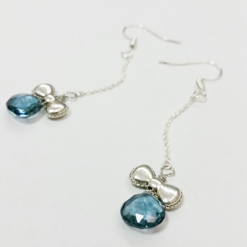 silver-plated earling with Topaz Stone Silver plated earrings - ต่างหู - เครื่องเพชรพลอย สีน้ำเงิน