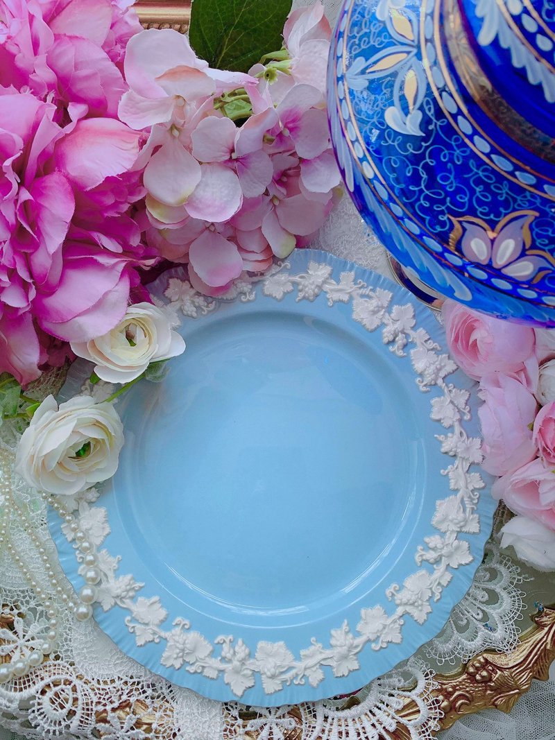 英國骨瓷Wedgwood 1940 年藤浮雕蛋糕盤庫存品值得收藏 - 碟子/醬料碟/醬油碟 - 瓷 