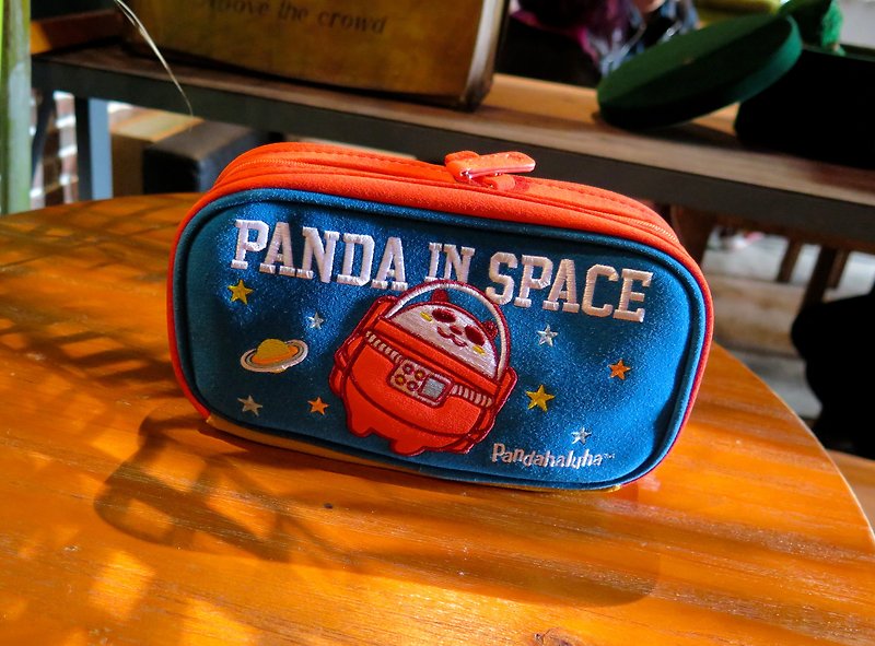 Pandahaluha Travel Bag Multi-Purpose Bag / Space Panda - กระเป๋าเครื่องสำอาง - หนังแท้ หลากหลายสี