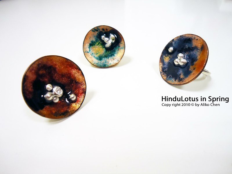 HINDULOTUS IN SPRING RING 春荷琺瑯戒指 - Necklaces - Other Metals Red