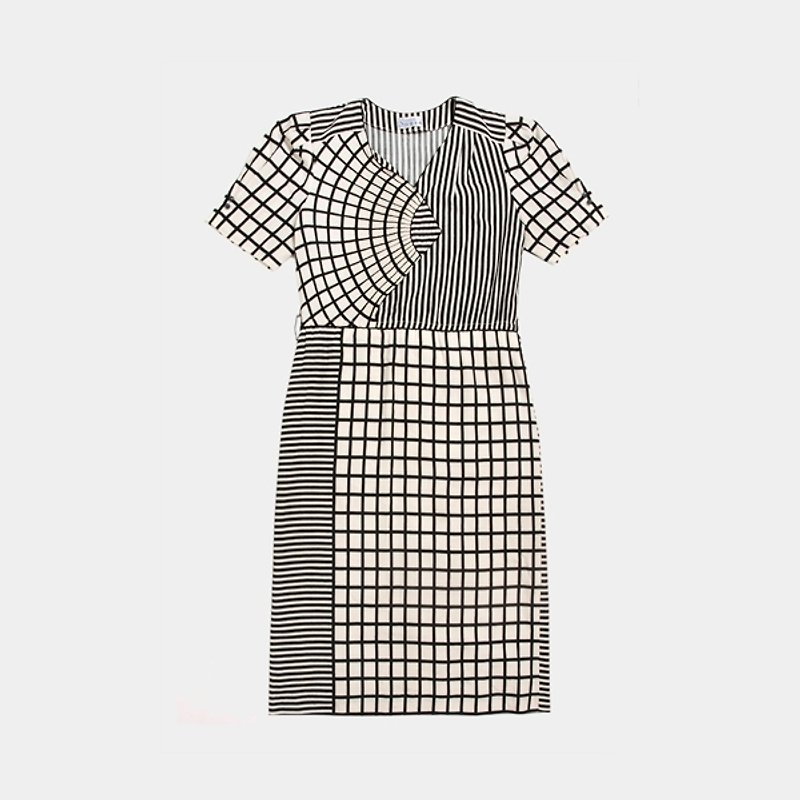 │moderato│ geometric grid illusion striped vintage dress │ gift forest retro. Girlfriend and unique. Art - ชุดเดรส - วัสดุอื่นๆ สีดำ