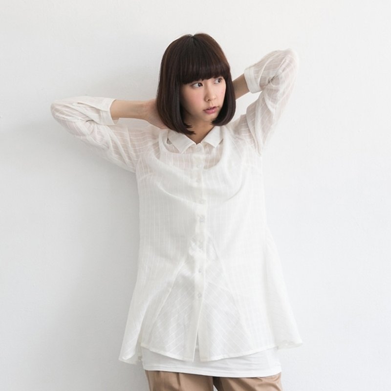 [Xu Xu children] Plaid shirt hem slightly translucent sector - Women's Shirts - Other Materials White