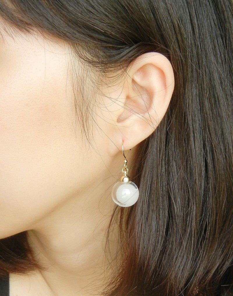 *coucoubird*Temperament Crystal Earrings-Pearl White - ต่างหู - แก้ว ขาว