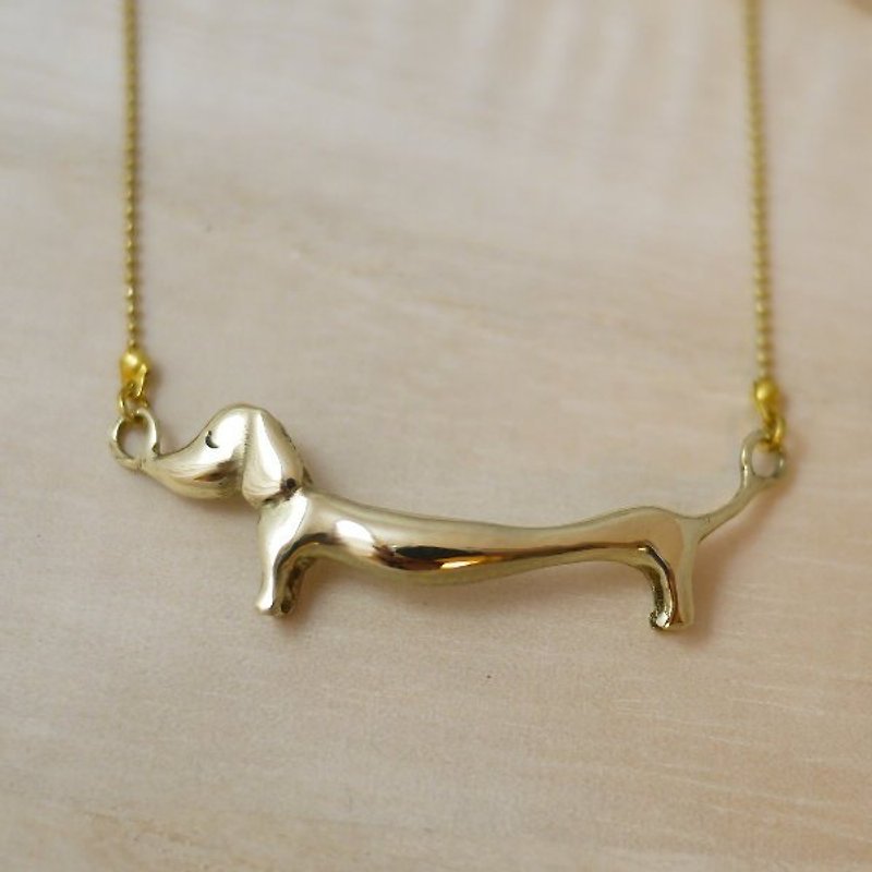 Small sausage dog necklace Bronze necklace handcrafted texture pet dachshund sausage dog - สร้อยคอ - โลหะ 