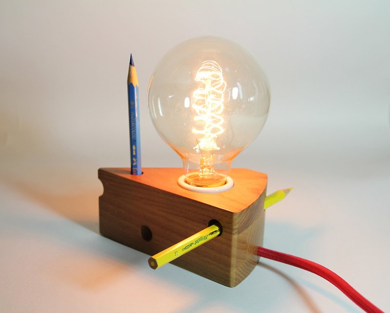 Soyee-designed cheese light fun style ash base pen holder with retro round Edison bulb - โคมไฟ - ไม้ สีนำ้ตาล