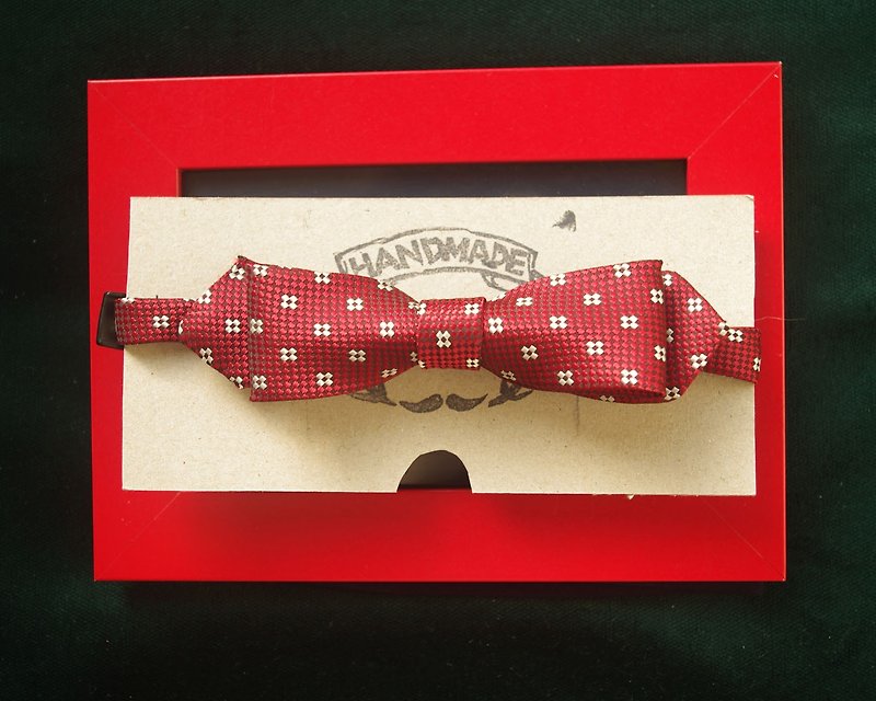 Papa's Bow Tie- restructuring antique handmade cloth flowers tie tie - New York gentleman new york gentleman- red - a narrow version of Valentine - เนคไท/ที่หนีบเนคไท - วัสดุอื่นๆ สีแดง