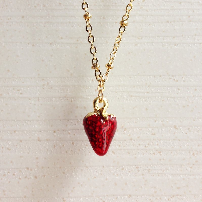 《KeepitPetite》鍍金小草莓・精緻隔珠項鍊 (40cm / 16吋) - 項鍊 - 其他金屬 紅色