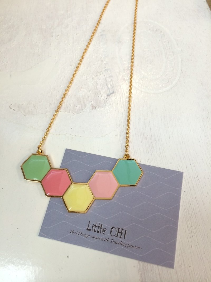 Colorful hand-made hexagonal block short chain - สร้อยคอ - โลหะ หลากหลายสี