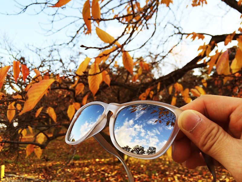 Sunglasses│Transparent White Frame│Silver Lens│ UV400 protection│2is Will - แว่นกันแดด - พลาสติก สีเงิน