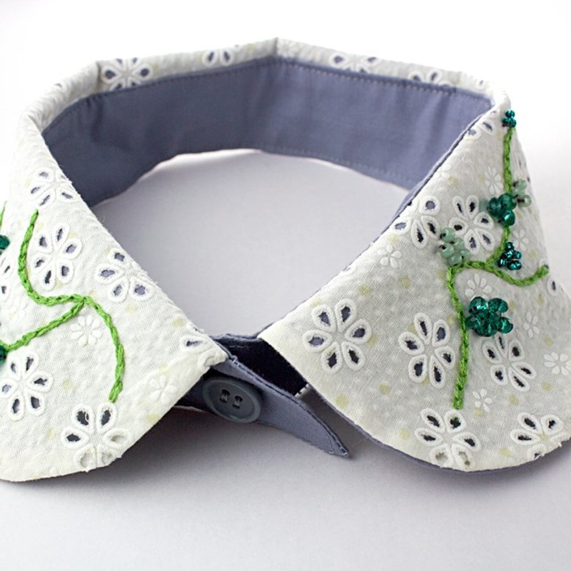 With collar (floral green) - Other - Other Materials White