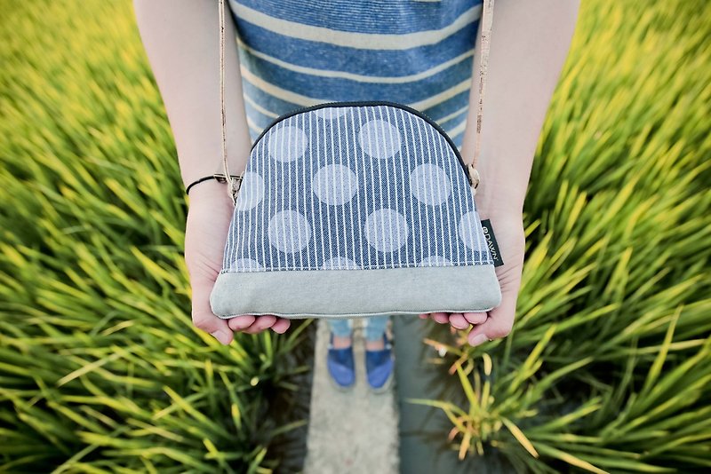 Mama Handcraft // Zippered Patchwork Travel Pouch, Cosmetic Bag - Bubble Coral - Messenger Bags & Sling Bags - Cotton & Hemp Blue